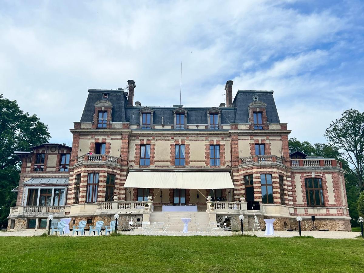 Chateau De Crenille Chaumes-en-Brie Exterior photo