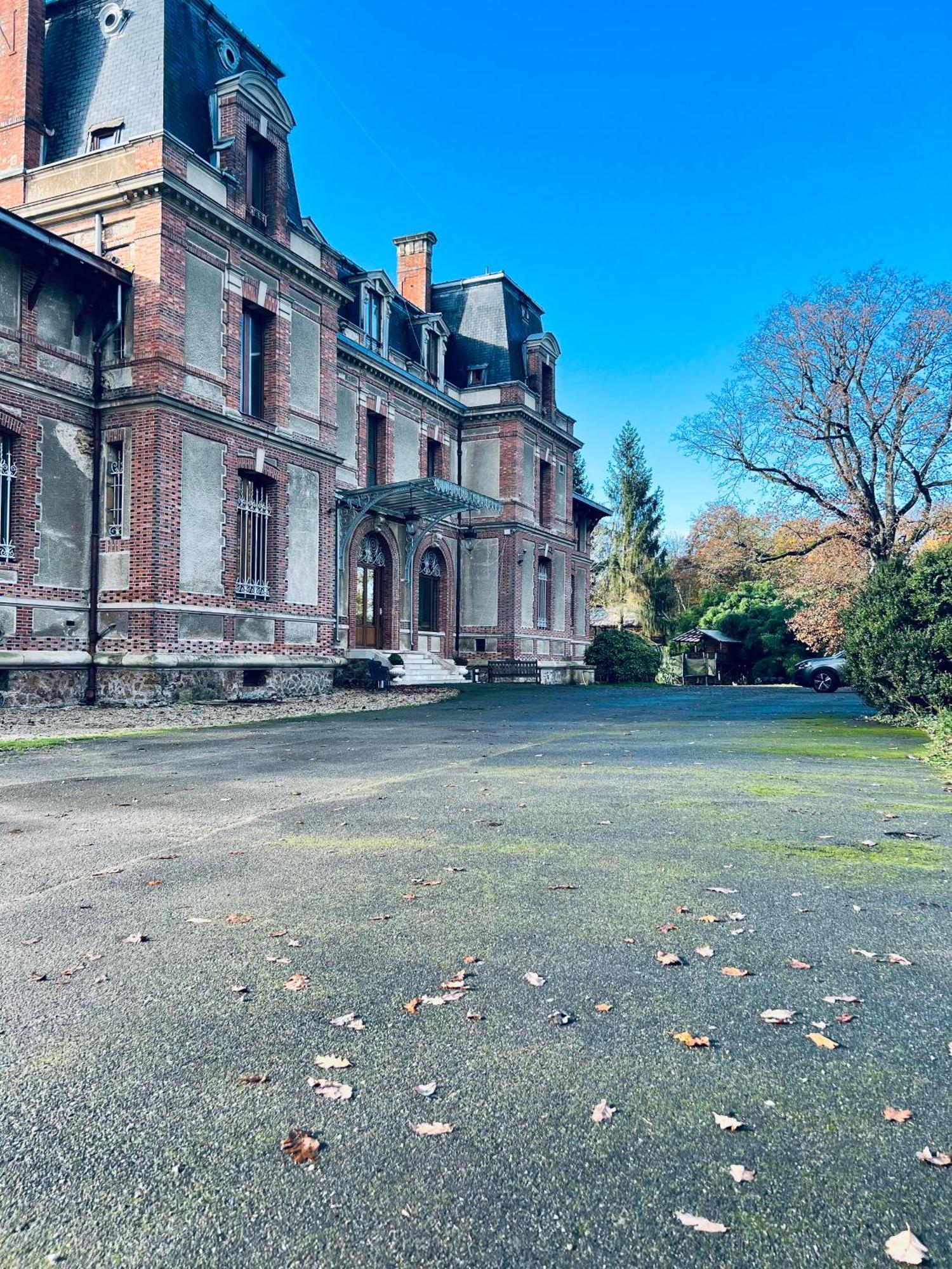 Chateau De Crenille Chaumes-en-Brie Exterior photo